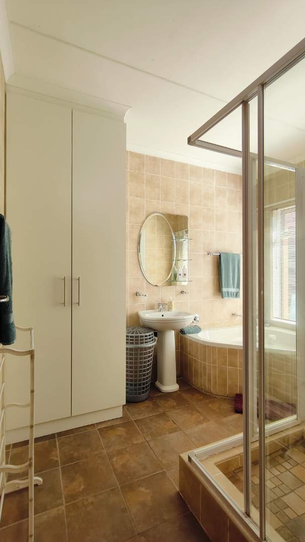 7 Bedroom Property for Sale in Bayview Western Cape